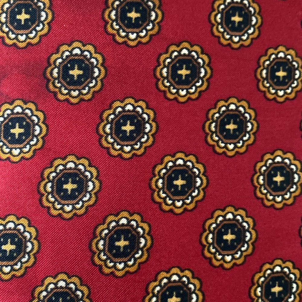 Red and gold flower design scarf - Picture 3 of 7